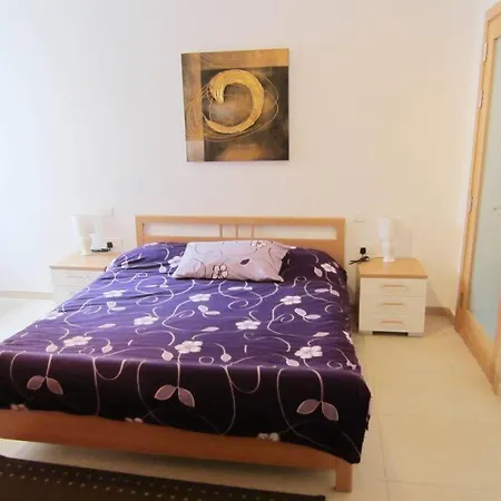 2 Bedroom Apartment In Sliema Διαμέρισμα *